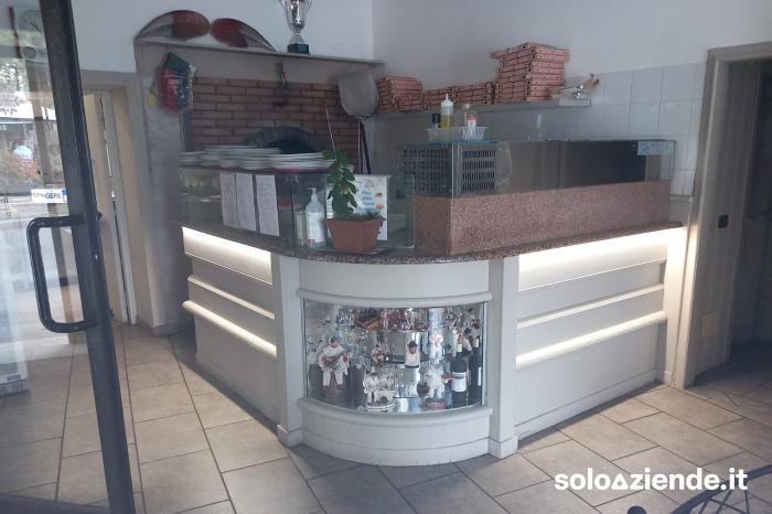 Vendita Ristoranti VENDESI PIZZERIA DI 150MQ A SEREGNO (MB) a Seregno (MB)